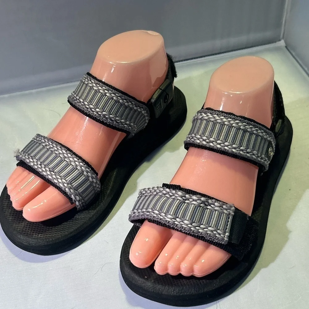 Reef Convertible Gray and Black Sandals Youth size 4